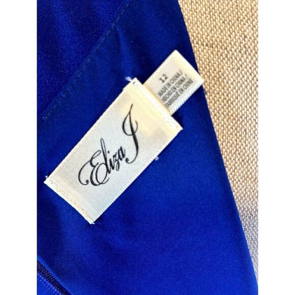 Eliza J Cold Shoulder Shift Dress in Royal Blue Size 12 - Picture 5 of 5